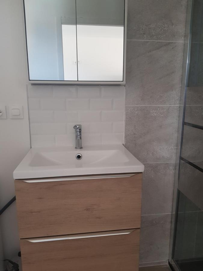 شقة Dependance 29M2 Climatisee سان جيل المظهر الخارجي الصورة